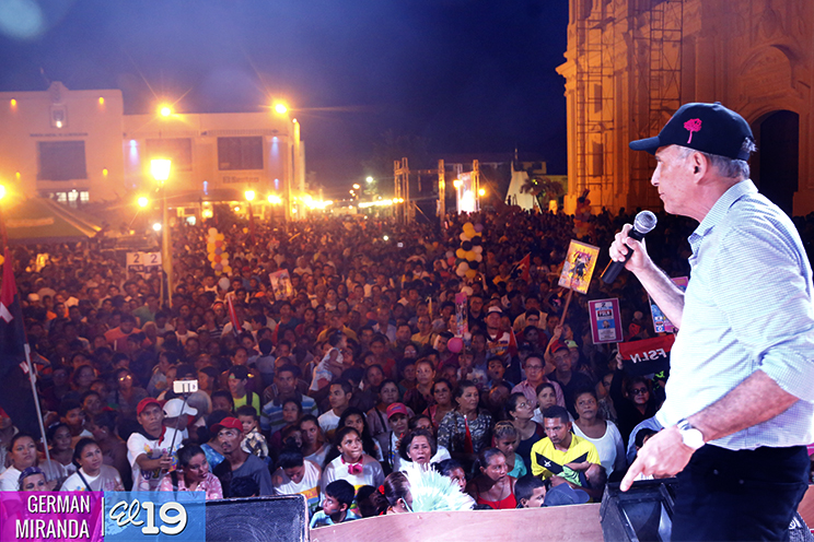 La Primera Capital de la Revolución dice Siempre al Frente y Siempre Más Allá con Daniel y Rosario! 