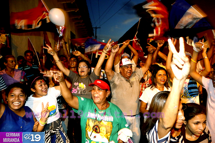 La Primera Capital de la Revolución dice Siempre al Frente y Siempre Más Allá con Daniel y Rosario! 