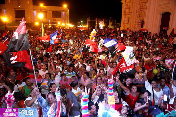La Primera Capital de la Revolución dice Siempre al Frente y Siempre Más Allá con Daniel y Rosario! 