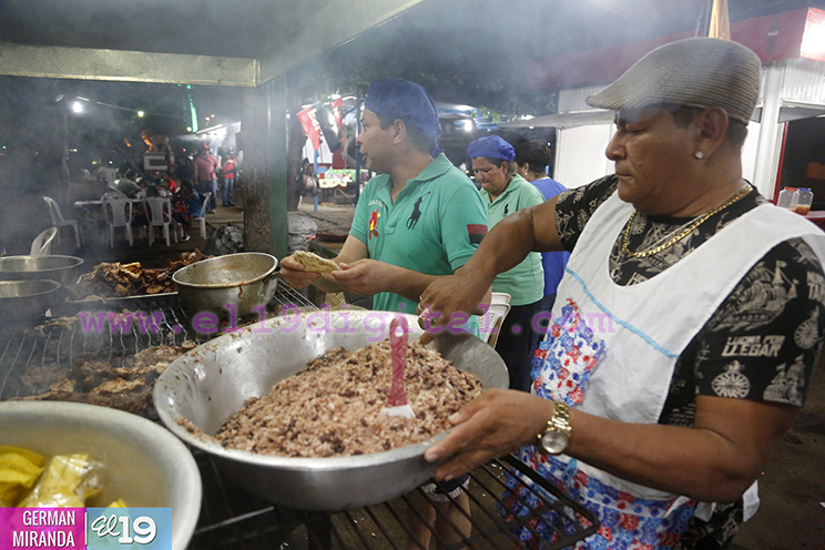 Leoneses aprovechan los nuevos espacios creados por el Gobierno para comercializar sus productos