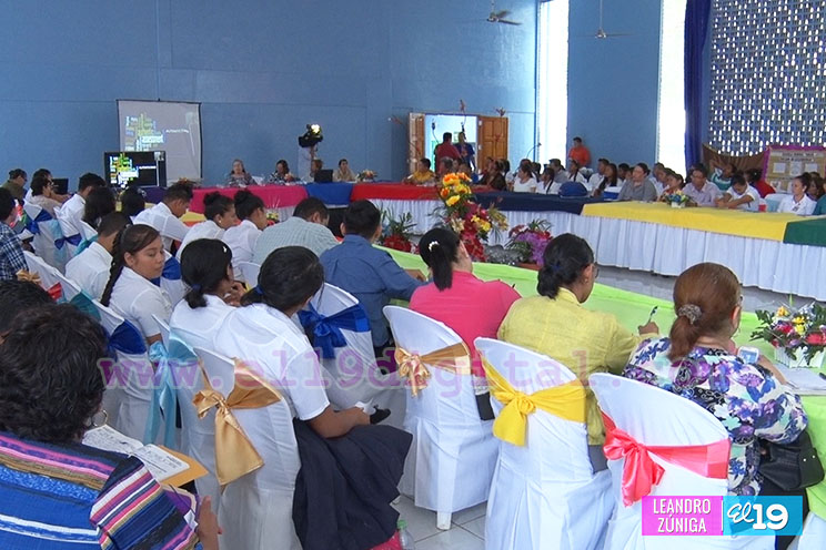 Estudiantes de las Escuelas Normales presentan proyectos para mejorar el aprendizaje en la Educación Primaria