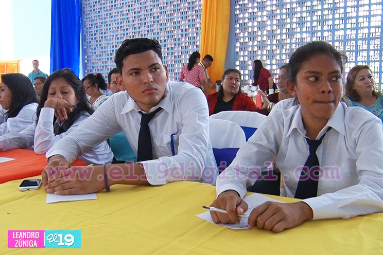 Estudiantes de las Escuelas Normales presentan proyectos para mejorar el aprendizaje en la Educación Primaria