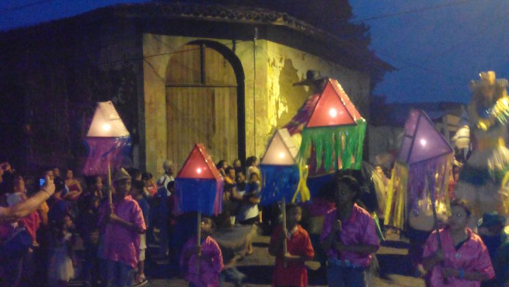 Familias de León disfrutaron de Festival de Gigantonas y Carnaval de Mitos y Leyendas