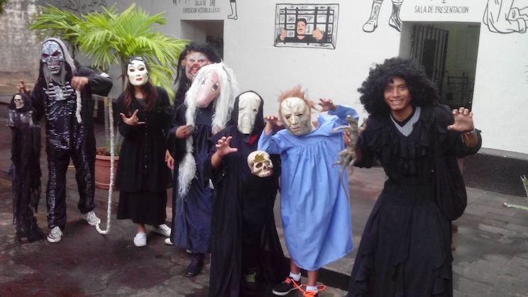 Familias de León disfrutaron de Festival de Gigantonas y Carnaval de Mitos y Leyendas