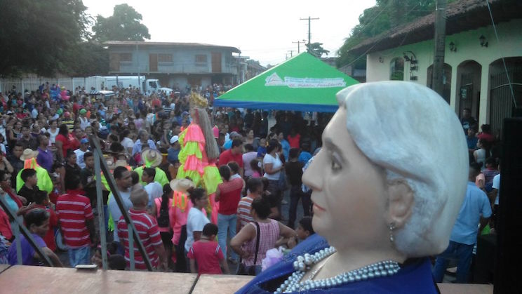 Familias de León disfrutaron de Festival de Gigantonas y Carnaval de Mitos y Leyendas