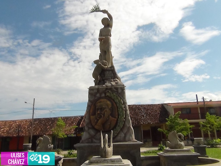 Inauguran monumento en conmemoración al Centenario del Paso a la Inmortalidad de Rubén Darío en Granada 