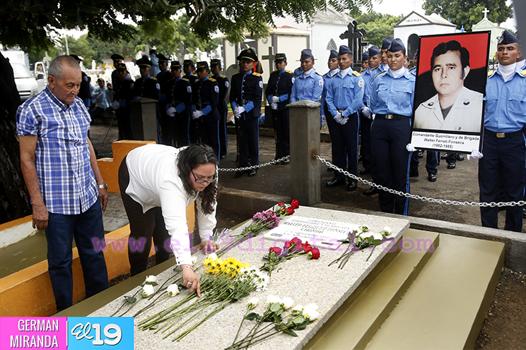 Rinden honores al Comandante Walter Ferreti
