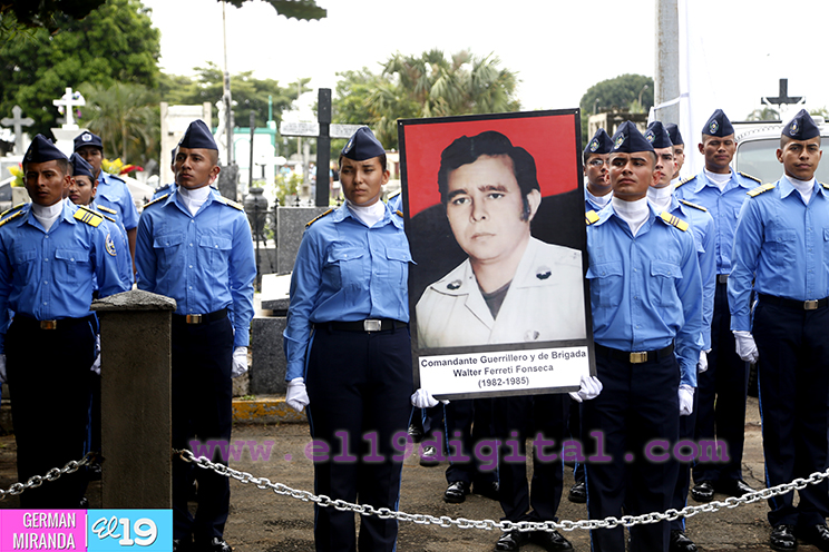 Rinden honores al Comandante Walter Ferreti