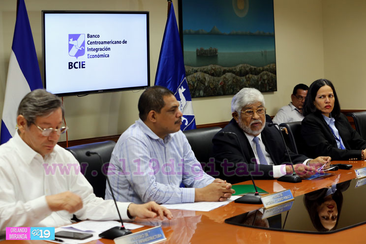 Gobierno de Nicaragua y BCIE firman convenio para construir nuevas carreteras