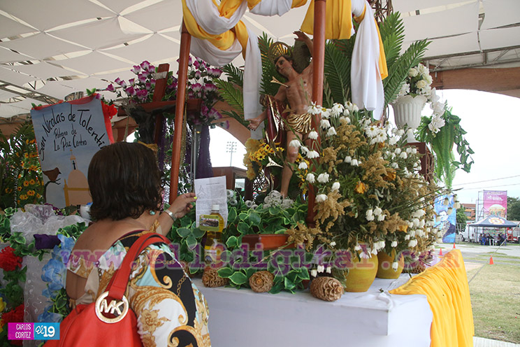 Nicaragüenses conmemoran Día de Todos los Santos en impresionante exposición de Nuestros Santos Patronos