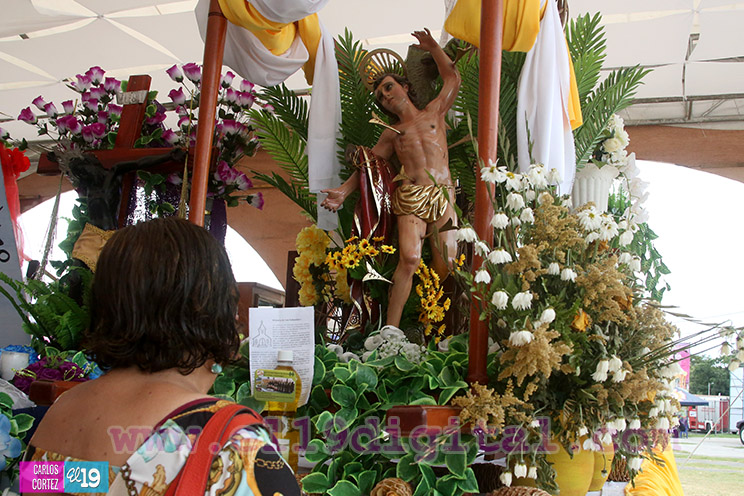 Nicaragüenses conmemoran Día de Todos los Santos en impresionante exposición de Nuestros Santos Patronos