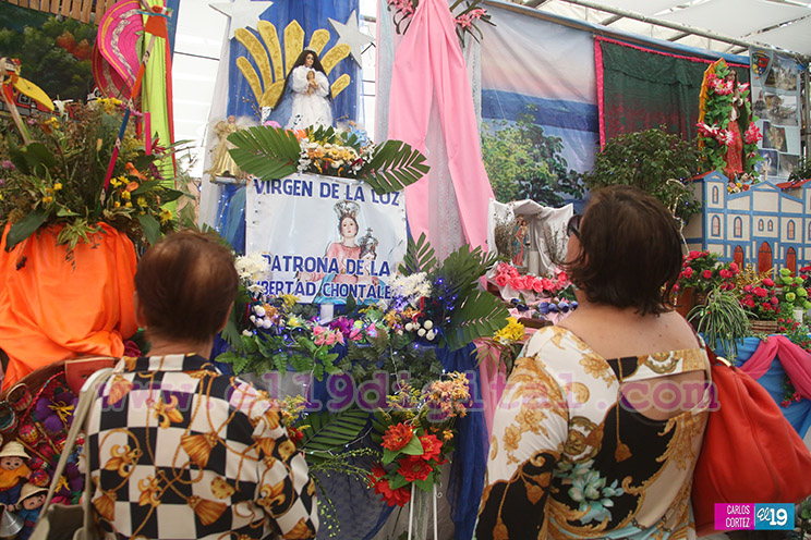 Nicaragüenses conmemoran Día de Todos los Santos en impresionante exposición de Nuestros Santos Patronos