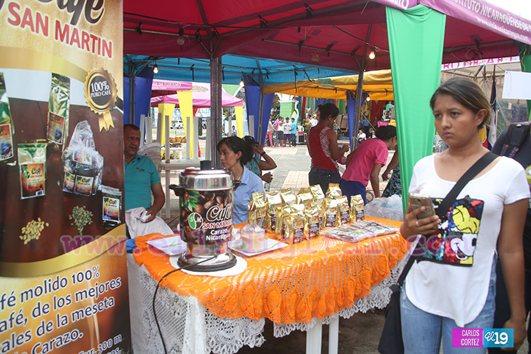 Nicaragüenses conmemoran Día de Todos los Santos en impresionante exposición de Nuestros Santos Patronos