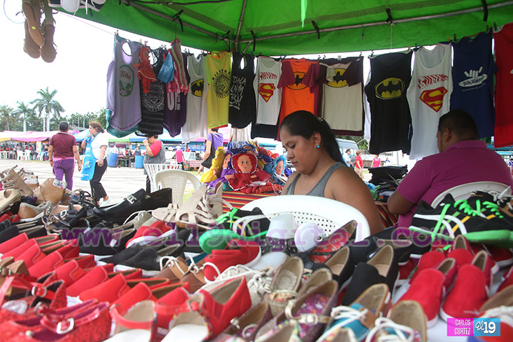 Nicaragüenses conmemoran Día de Todos los Santos en impresionante exposición de Nuestros Santos Patronos