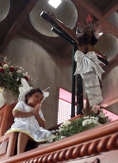 Culminan actos de Semana Santa con subida de la imagen de la Sangre de Cristo