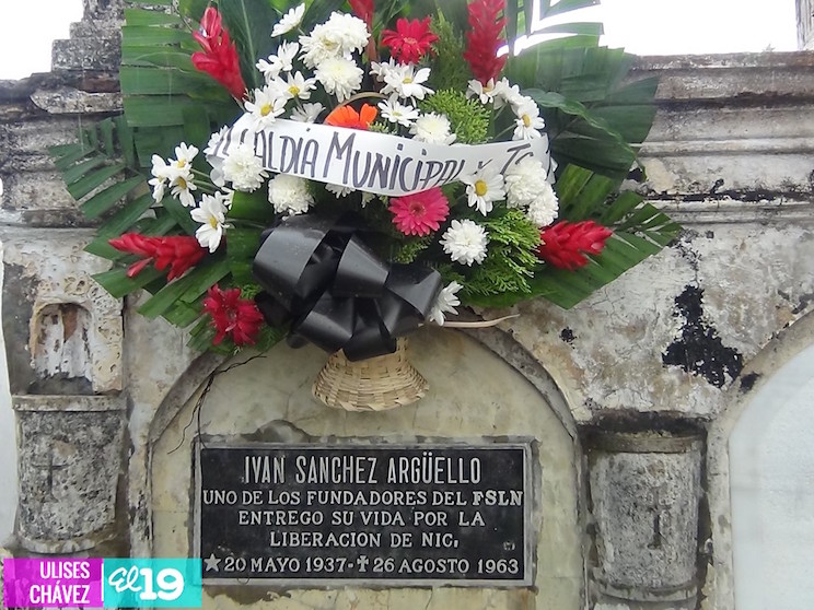 Granadinos visitan el Cementerio de Granada en Conmemoración del Día de los Fieles Difuntos