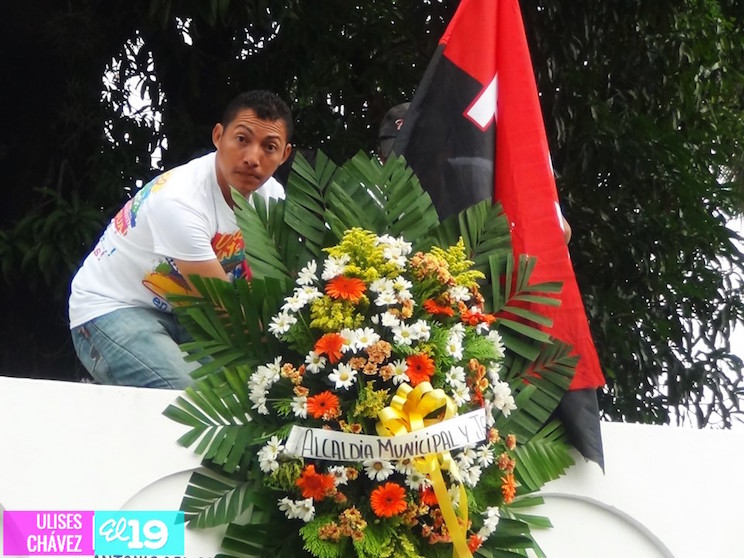 Granadinos visitan el Cementerio de Granada en Conmemoración del Día de los Fieles Difuntos
