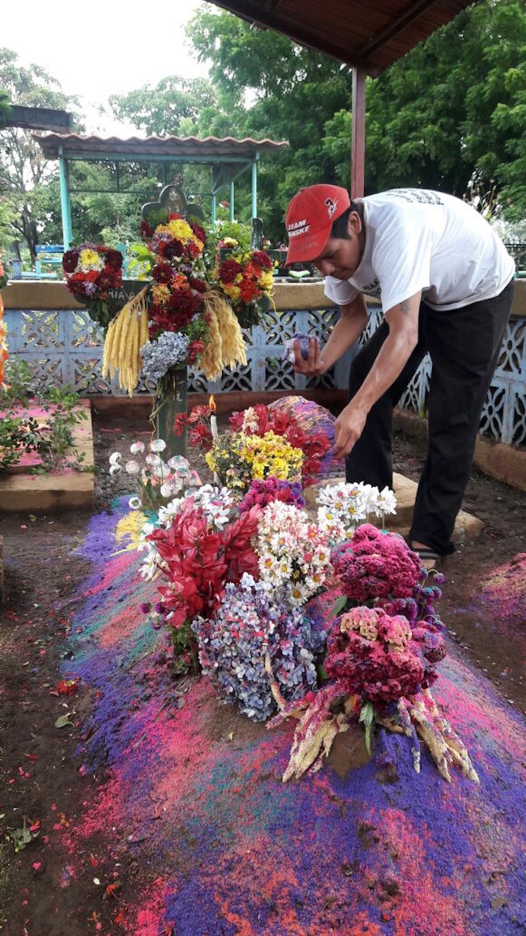 Masaya: Un Jardín de Flores para los fieles Difuntos