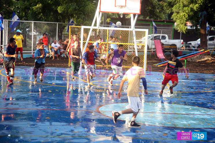 Niños del barrio Eduardo Flores disfrutan de su nuevo espacio de recreación