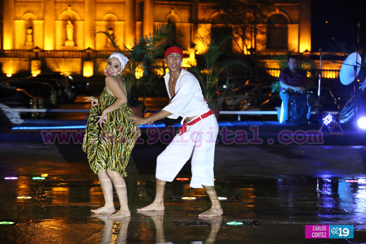Cultura y tradición es disfrutada por las familias en la Plaza 22 de agosto