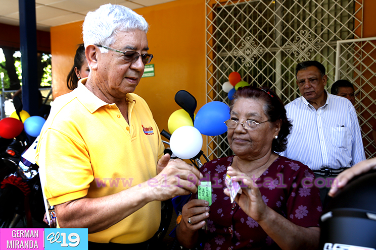 Lotería Nacional entrega cuatro premios de su juego “Gánate La Moto”