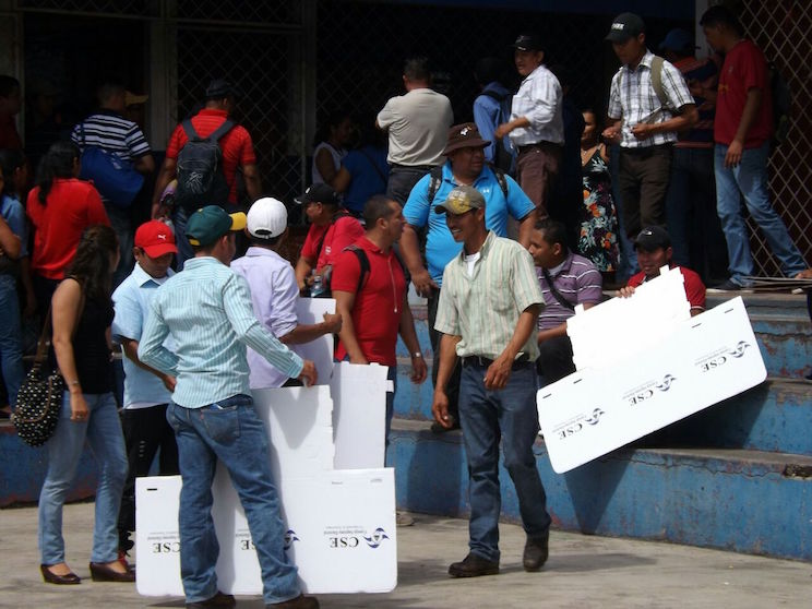 Material electoral es trasladado a los Centros de Votación