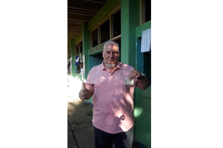 Alcalde de Vara de Monimbó ejerce derecho al voto