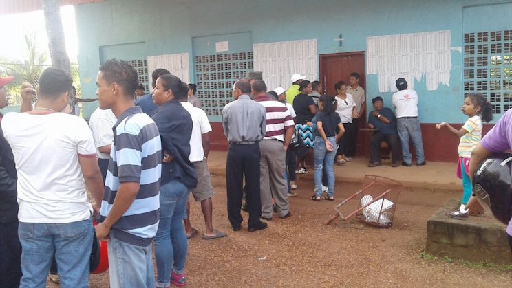 Costeños salen a votar masivamente