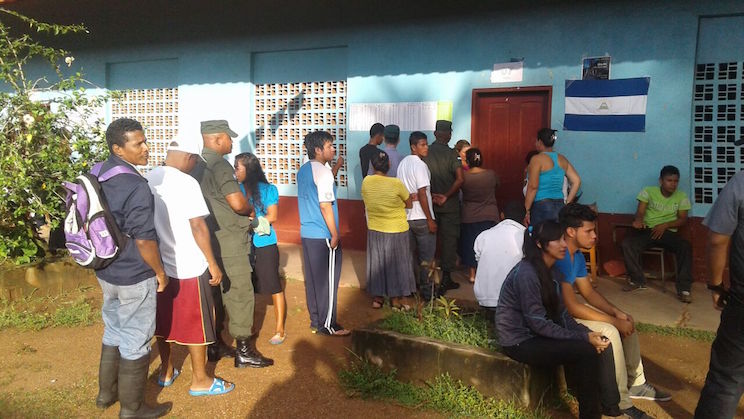 Costeños salen a votar masivamente