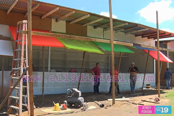 ¿Cómo se prepara el Mercado Oriental para la temporada navideña?