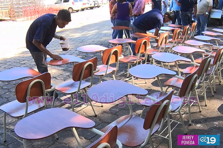 Avanza elaboración de 30 mil pupitres para el Año Escolar 2017