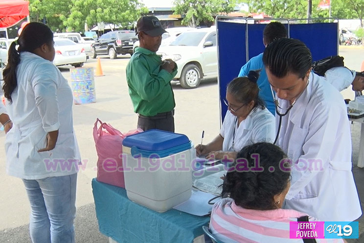 Mercados capitalinos celebran ferias navideñas