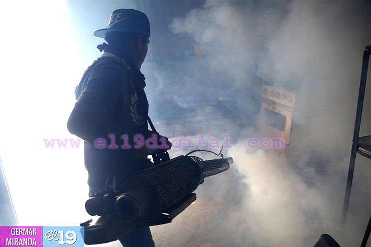 Jornada de fumigación llega al barrio Enrique Smith