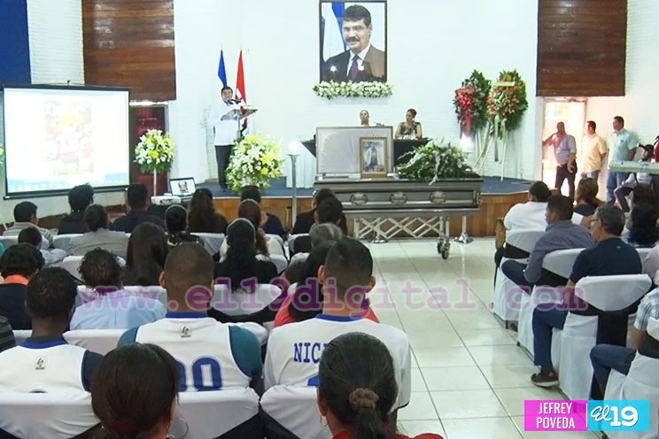 ALMA nombra Hijo Dilecto a Arnulfo Obando