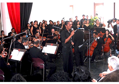 Orquesta rinde tributo a 35 Aniversario de la Toma del Palacio