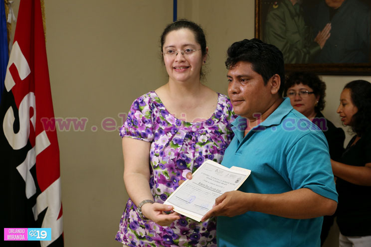 Mined certifica a docentes y estudiantes que aprobaron cursos en línea