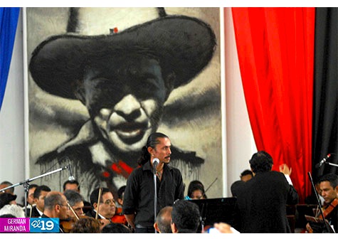 Orquesta rinde tributo a 35 Aniversario de la Toma del Palacio
