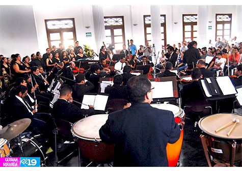 Orquesta rinde tributo a 35 Aniversario de la Toma del Palacio