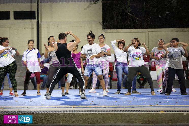 Noches de Zumba y Aeróbicos en el Parque Japonés