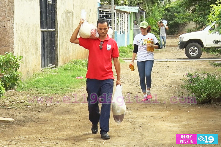 Entregan miles de paquetes alimentarios en Managua