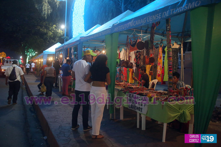 Ambiente mariano y navideño se instala en la Avenida de Bolívar a Chávez