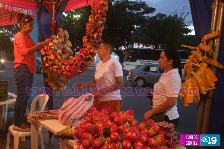 Ambiente mariano y navideño se instala en la Avenida de Bolívar a Chávez