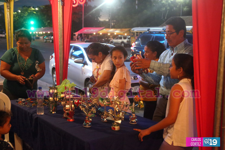Ambiente mariano y navideño se instala en la Avenida de Bolívar a Chávez