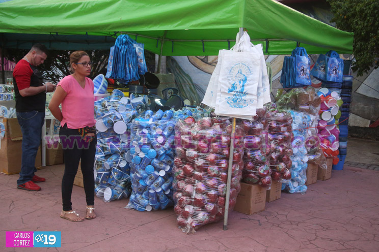 Ambiente mariano y navideño se instala en la Avenida de Bolívar a Chávez