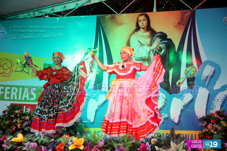 Ambiente mariano y navideño se instala en la Avenida de Bolívar a Chávez