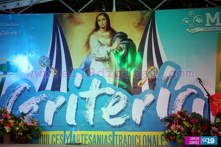 Ambiente mariano y navideño se instala en la Avenida de Bolívar a Chávez