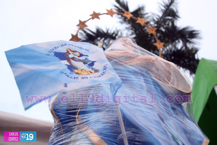 Ambiente mariano y navideño se instala en la Avenida de Bolívar a Chávez