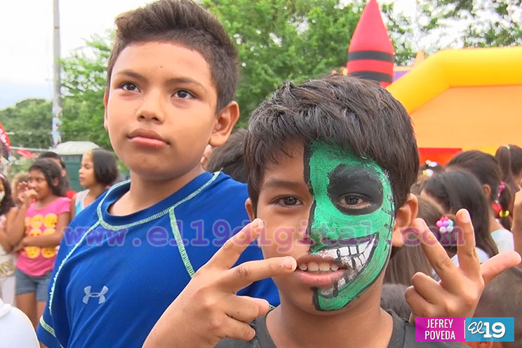 Ambiente festivo en parques de Managua celebrando los Tiempos de Victorias