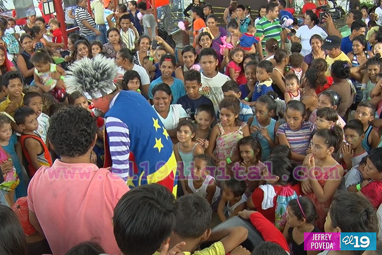 Ambiente festivo en parques de Managua celebrando los Tiempos de Victorias