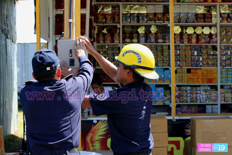 Comisión Interinstitucional inspecciona puestos autorizados para la venta de pólvora
